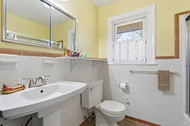 $359,999 | 2122 Laurel Lane, Altavista, VA 24517