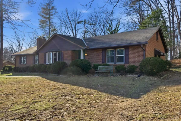 $345,000 | 2122 Laurel Lane, Altavista, VA 24517