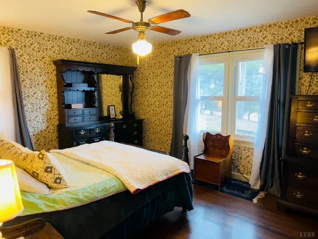 $359,999 | 2122 Laurel Lane, Altavista, VA 24517