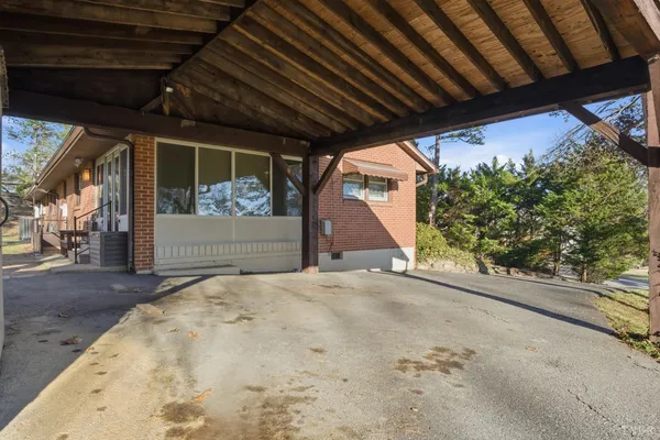 $345,000 | 2122 Laurel Lane, Altavista, VA 24517