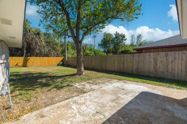 $1,800 | 10126 Pine Moss Drive, Houston, TX 77040