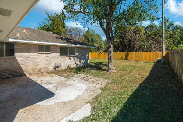$1,800 | 10126 Pine Moss Drive, Houston, TX 77040
