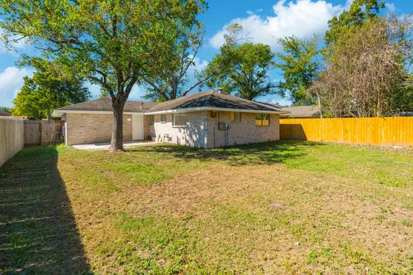 $1,800 | 10126 Pine Moss Drive, Houston, TX 77040