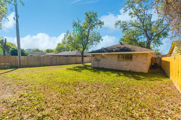 $1,800 | 10126 Pine Moss Drive, Houston, TX 77040