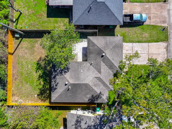 $1,800 | 10126 Pine Moss Drive, Houston, TX 77040