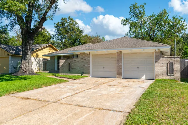 $1,800 | 10126 Pine Moss Drive, Houston, TX 77040