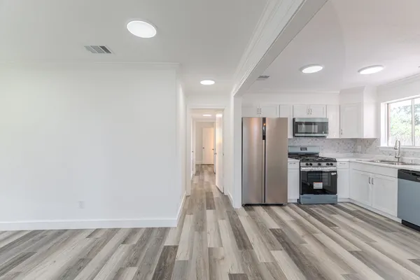 $1,800 | 10126 Pine Moss Drive, Houston, TX 77040