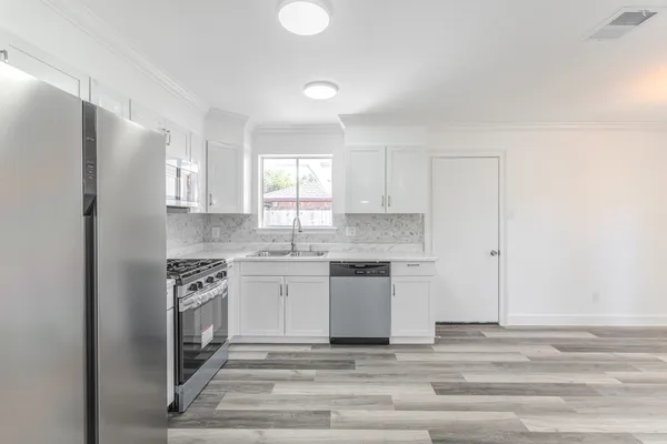 $1,800 | 10126 Pine Moss Drive, Houston, TX 77040