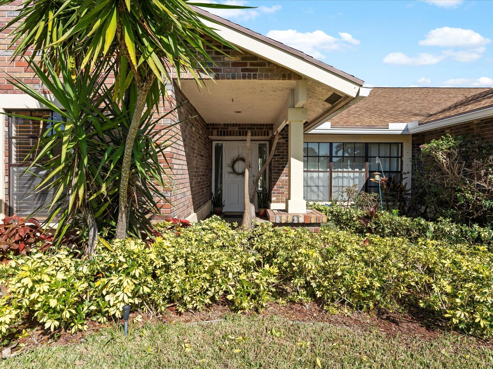 17340 Lake Park Road Boca Raton, FL 33487 - Photo 23 of 33 04-Front