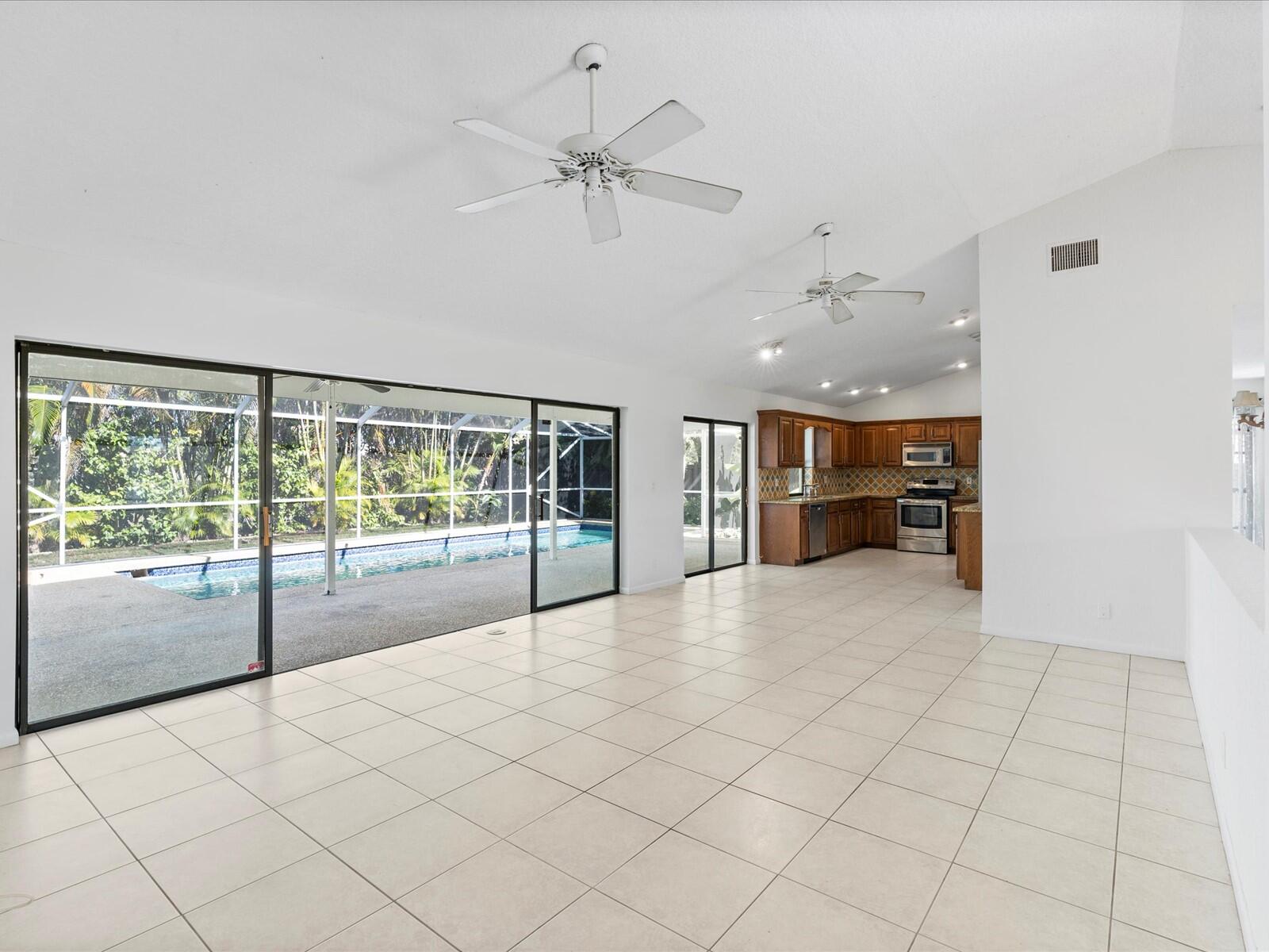 17340 Lake Park Road Boca Raton, FL 33487 - Photo 8 of 33 09-Living