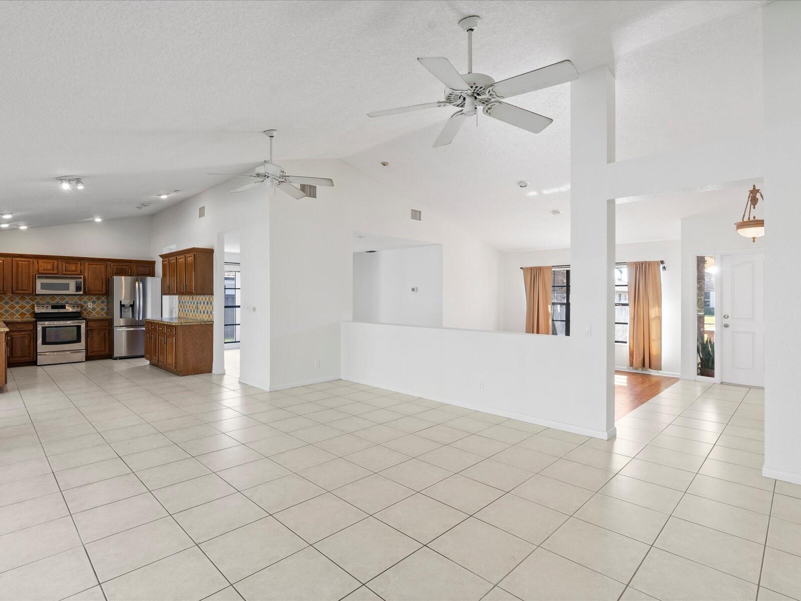 17340 Lake Park Road Boca Raton, FL 33487 - Photo 9 of 33 13-Living