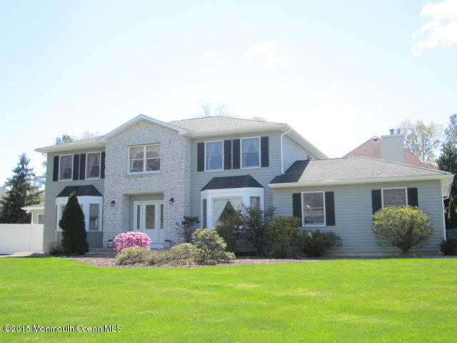 9 Georgetown Road Eatontown, NJ 07724 - Photo 2 of 33 a front view of a house with a garden
