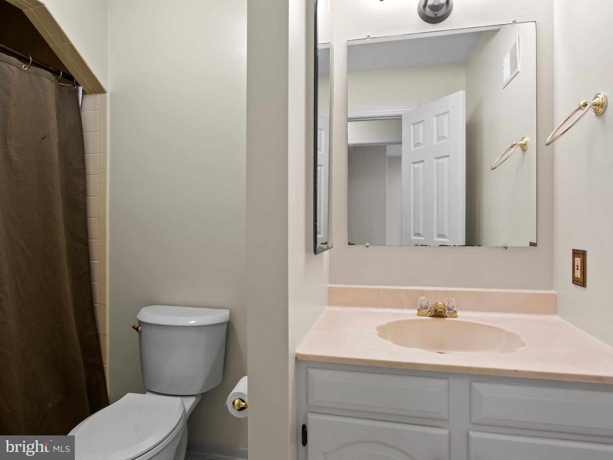 527 Post Oak Road Annapolis, MD 21401 - Photo 31 of 50 Hall bathroom