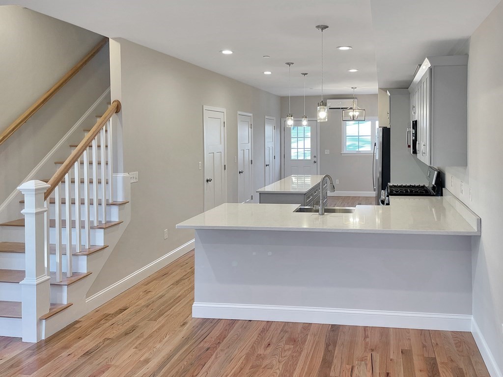 4 Beach Road, Unit B8 Salisbury, MA 01952 - Photo 5 of 17