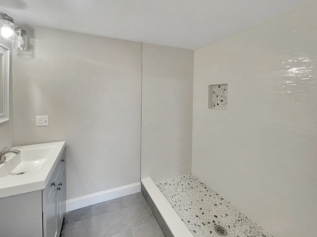 4 Beach Road, Unit B8 Salisbury, MA 01952 - Photo 10 of 17