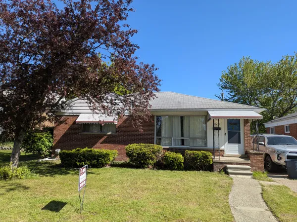 $189,900 | 18429 Stephens Road, Eastpointe, MI 48021