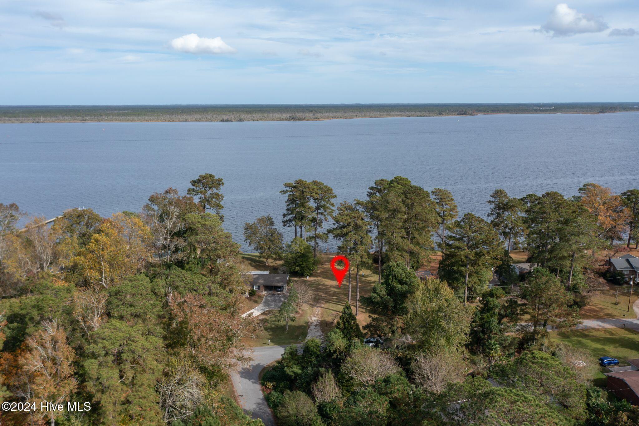 2108 Neuse Cliffs Drive New Bern, NC 28560 - Photo 12 of 13 2108 Neuse Cliffs Rd-12