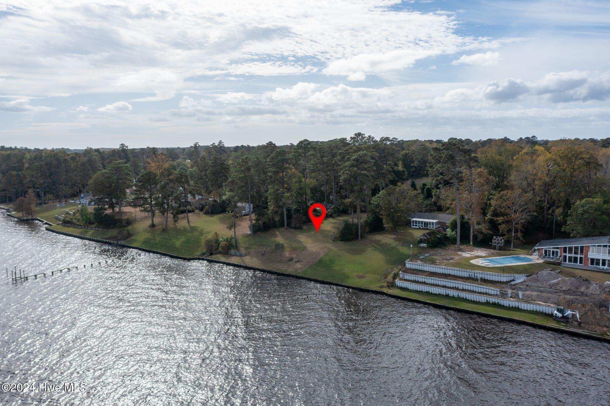 2108 Neuse Cliffs Drive New Bern, NC 28560 - Photo 4 of 13 2108 Neuse Cliffs Rd-4