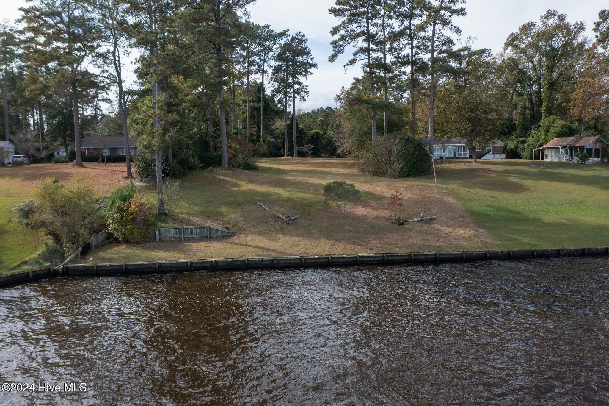 2108 Neuse Cliffs Drive New Bern, NC 28560 - Photo 7 of 13 2108 Neuse Cliffs Rd-7