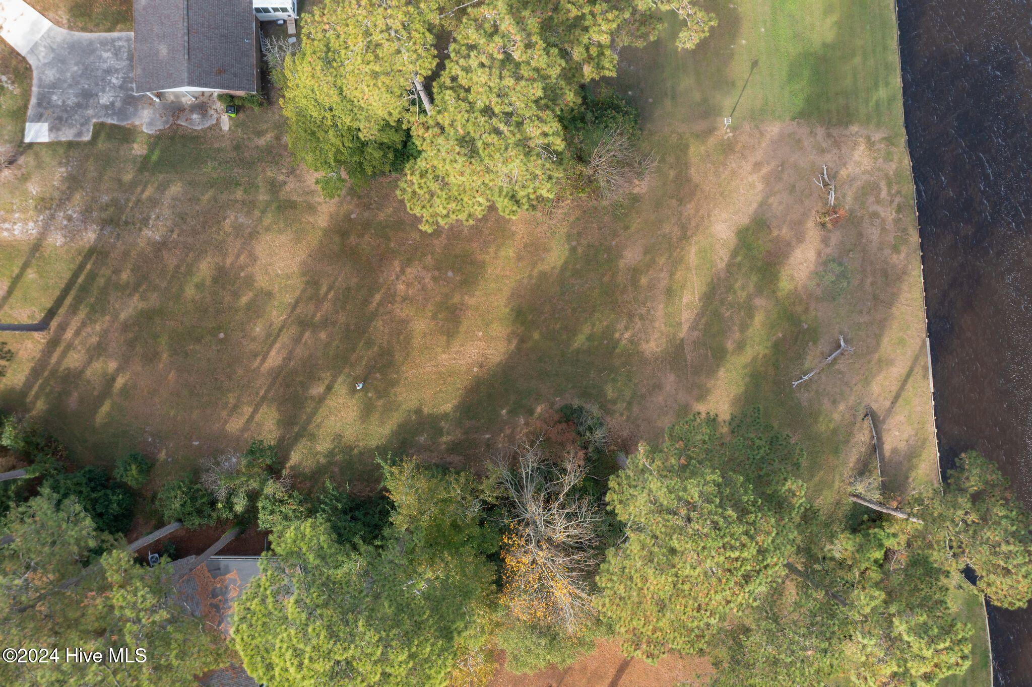 2108 Neuse Cliffs Drive New Bern, NC 28560 - Photo 9 of 13 2108 Neuse Cliffs Rd-9