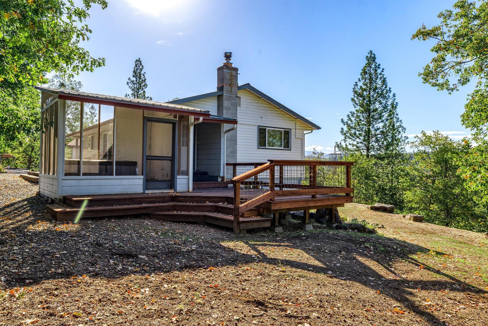 1477 Worthington Road Eagle Point, OR 97524 - Photo 37 of 65 38-Back Deck