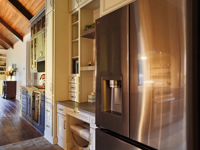 a view of an entryway with a door