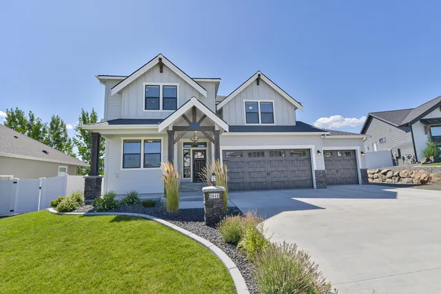 $904,999 | 2648 South Fairmont Estates Drive, Greenacres, WA 99016