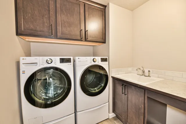 $904,999 | 2648 South Fairmont Estates Drive, Greenacres, WA 99016