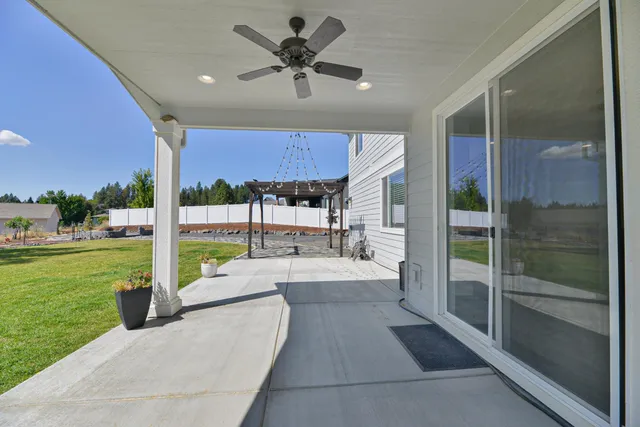 $904,999 | 2648 South Fairmont Estates Drive, Greenacres, WA 99016