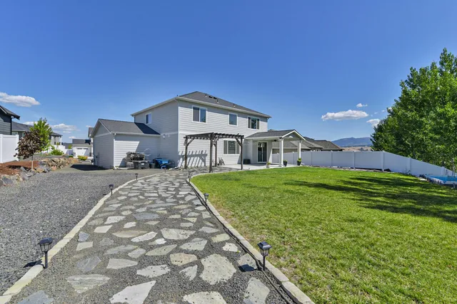 $904,999 | 2648 South Fairmont Estates Drive, Greenacres, WA 99016