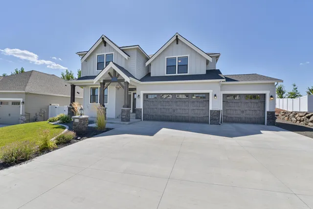 $904,999 | 2648 South Fairmont Estates Drive, Greenacres, WA 99016