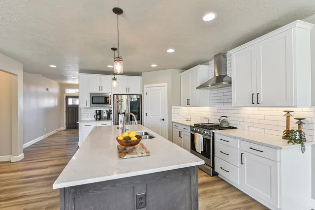 $904,999 | 2648 South Fairmont Estates Drive, Greenacres, WA 99016