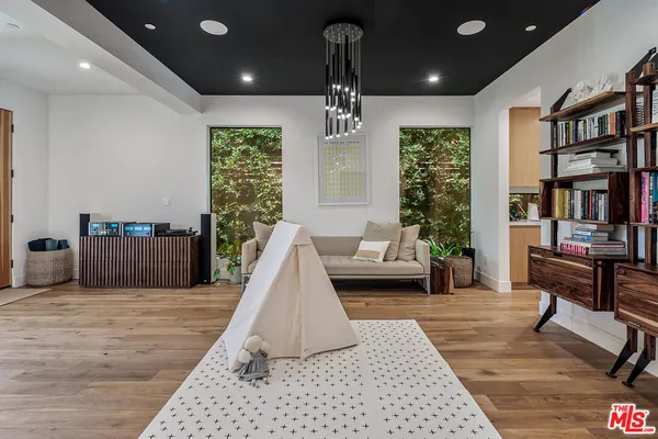 $21,000 | 1037 Palms Boulevard, Venice, CA 90291