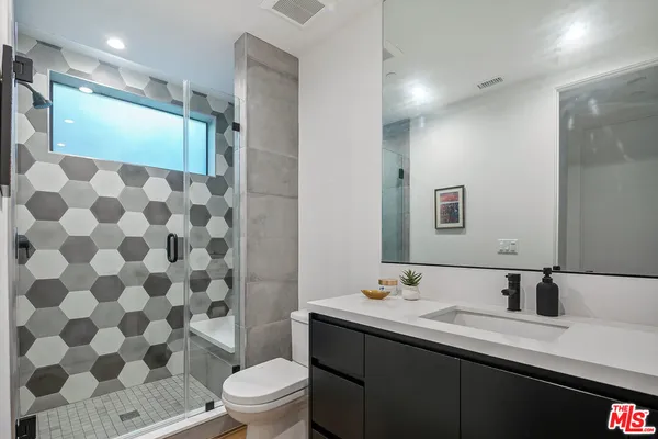 $21,000 | 1037 Palms Boulevard, Venice, CA 90291