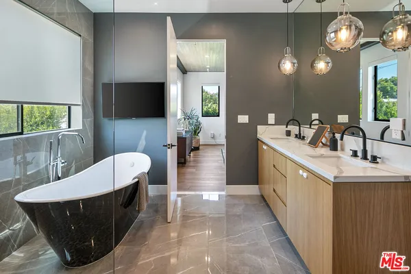 $21,000 | 1037 Palms Boulevard, Venice, CA 90291