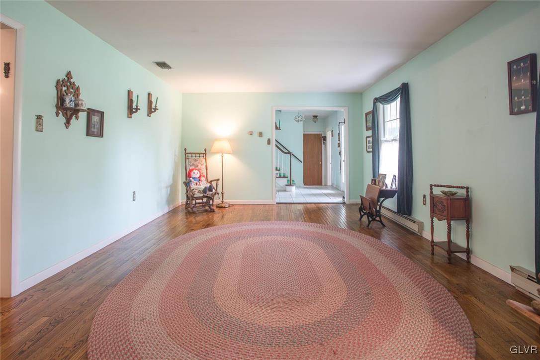 692 Brandywine Road Nazareth, PA 18064 - Photo 3 of 34 Gallery Image 3