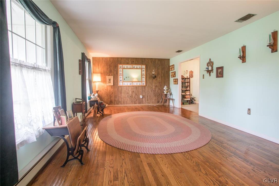 692 Brandywine Road Nazareth, PA 18064 - Photo 4 of 34 Gallery Image 4