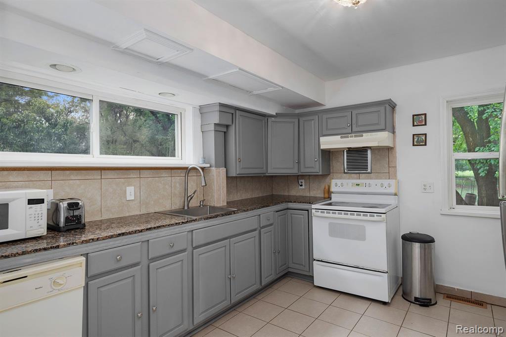 1187 East Avon Road Rochester, MI 48307 - Photo 14 of 25