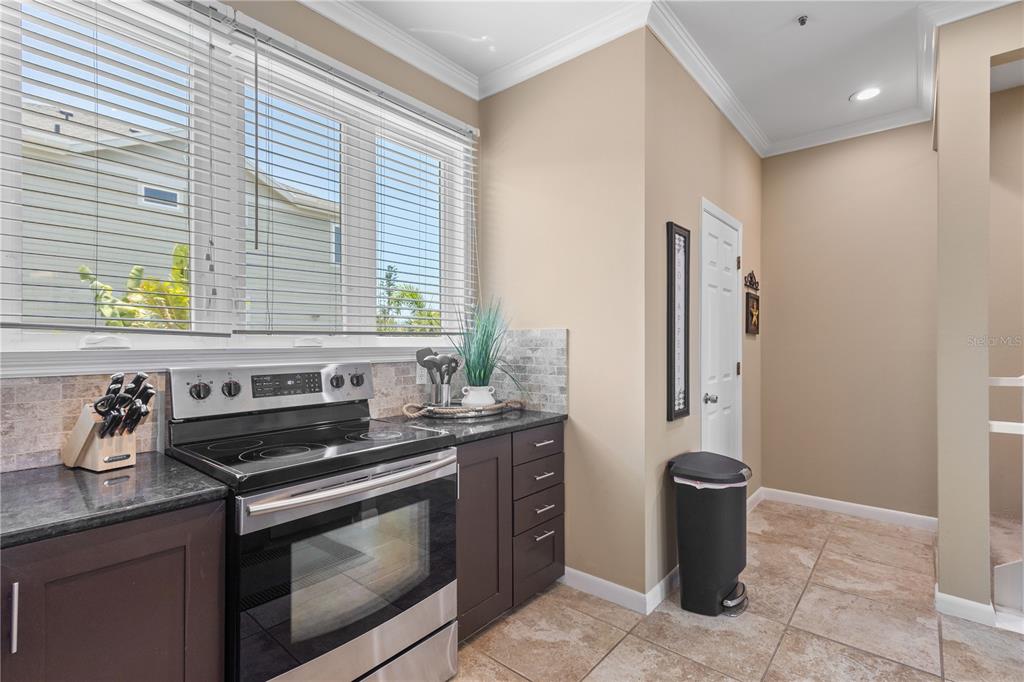 528 Forest Way Longboat Key, FL 34228 - Photo 15 of 40