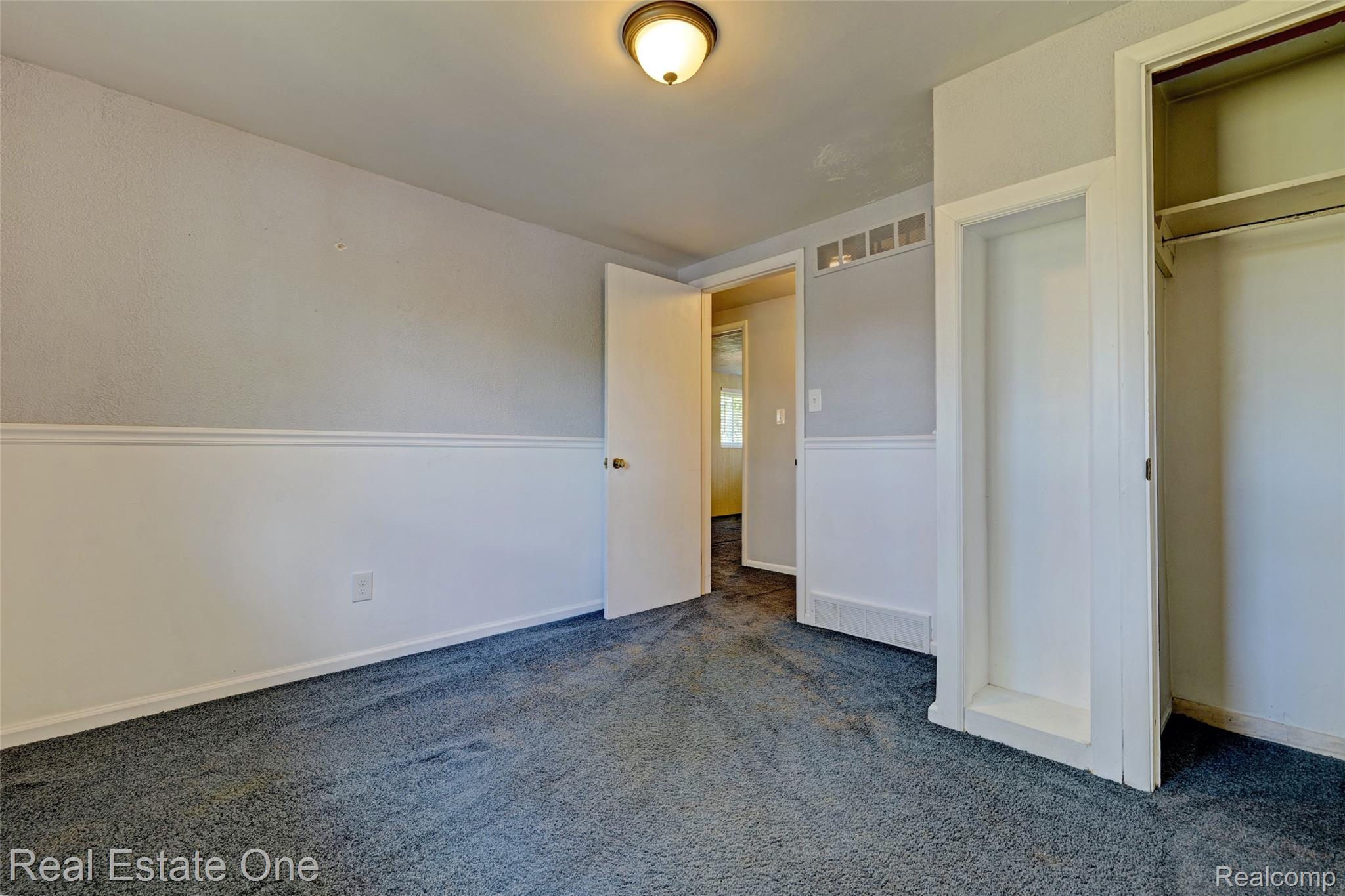1140 Seneca Road Lake Orion, MI 48362 - Photo 24 of 65 23) Bedroom 1.jpg