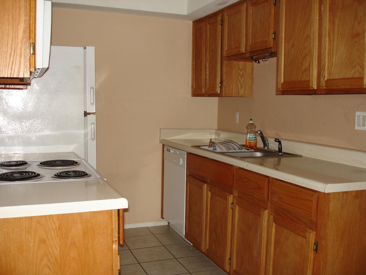1336 East Mountain View Road, Unit 104 Phoenix, AZ 85020 - Photo 3 of 7 Kitchen