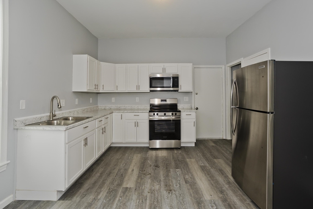 64 Thompson Street Springfield, MA 01109 - Photo 17 of 30