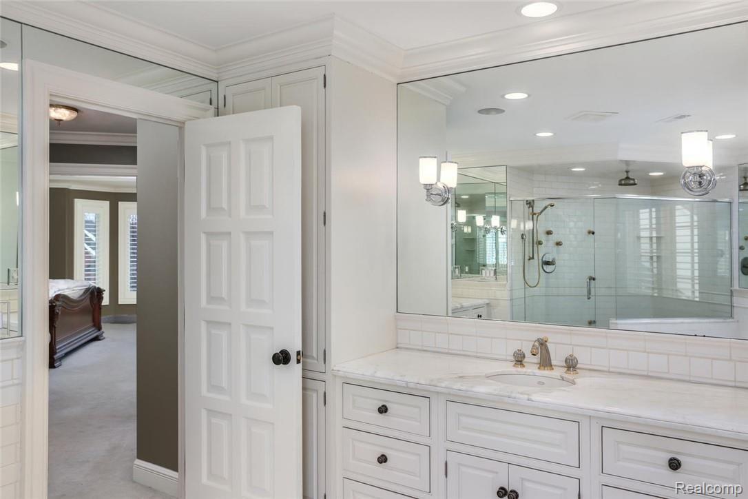 4676 Wind Ridge Court Rochester, MI 48306 - Photo 33 of 67 33 - Master Bathroom.jpg