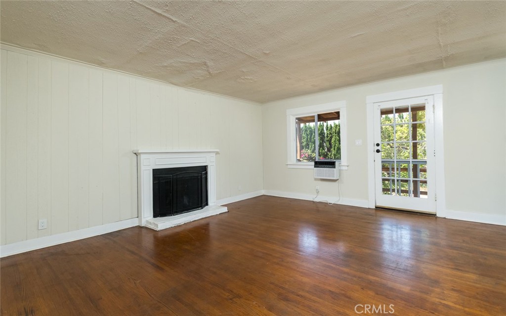 316 West Kenneth Road Glendale, CA 91202 - Photo 5 of 15 Living room