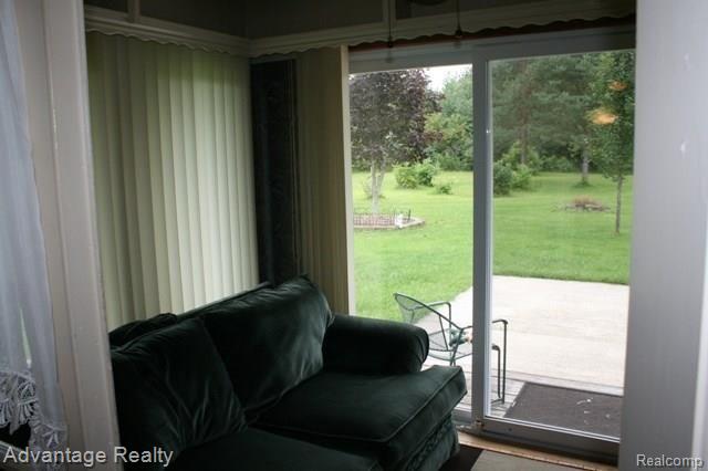 57350 Hayes Road Ray, MI 48096 - Photo 14 of 26 Sun Porch