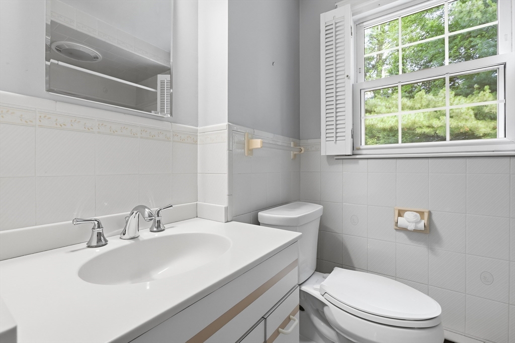 12 Hemlock Road Westford, MA 01886 - Photo 17 of 37
