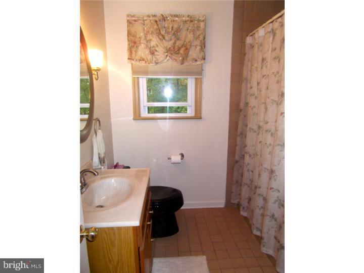 522 Hanover Road Wilmington, DE 19809 - Photo 13 of 21 Bathroom