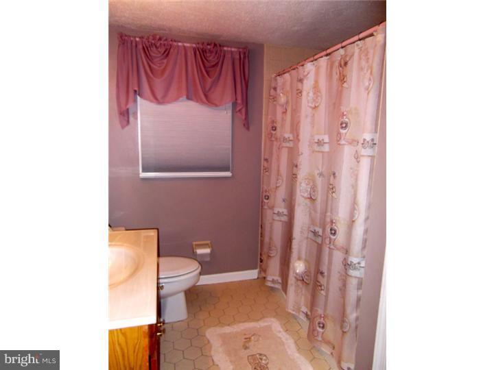 522 Hanover Road Wilmington, DE 19809 - Photo 15 of 21 Bathroom