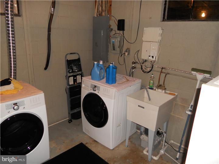 522 Hanover Road Wilmington, DE 19809 - Photo 19 of 21 Laundry Room