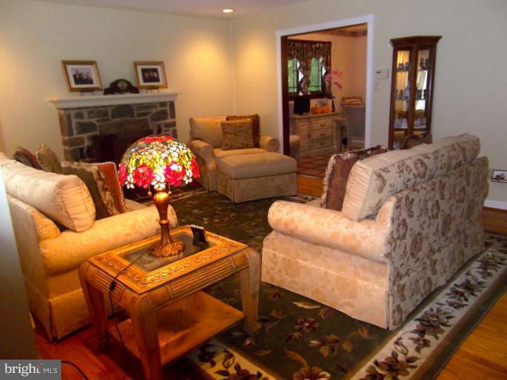 522 Hanover Road Wilmington, DE 19809 - Photo 6 of 21 Living Room